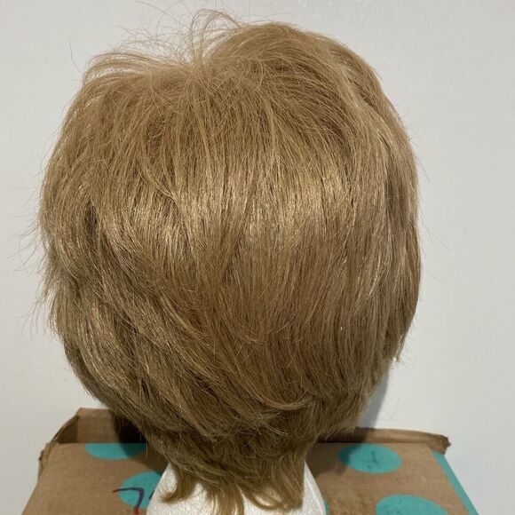 Paula Young Women's Charisma-A Color 16 Layered Short Hair Wig Size Average NWT - Picture 3 of 5